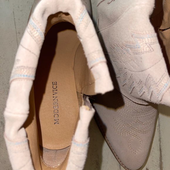 Ankle bootie - Picture 4 of 6